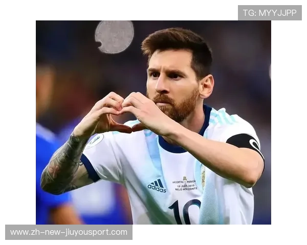 梅西训练中看似疲惫却依旧坚持，领袖魅力扑面